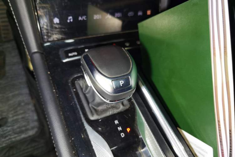 Used Hongqi H5 2023 1.5T HEV Smart Connect Flagship Edition Gear Lever