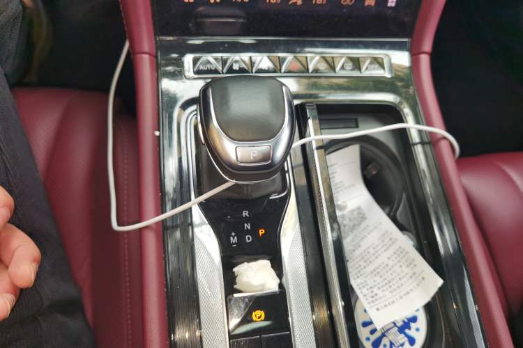 Used Hongqi H5 2023 2.0T Automatic Smart Connect Flagship Edition Gear Lever