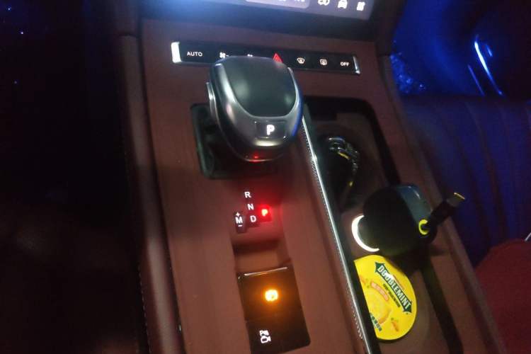 Used Hongqi H5 2023 2.0T Automatic Smart Connect Flagship Edition Gear Lever