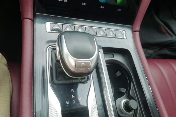Used Hongqi H5 2023 2.0T Automatic Smart Connect Flagship Edition Gear Lever