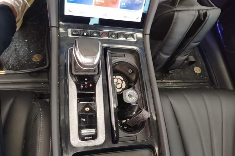 Used Hongqi H5 2023 2.0T Automatic Smart Connect Flagship Edition Gear Lever