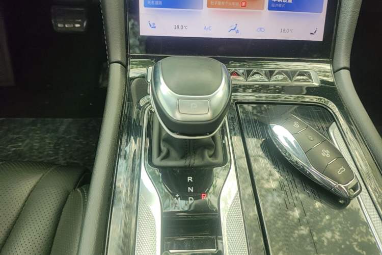Used Hongqi H5 2023 2.0T Automatic Smart Connect Flagship Edition Gear Lever