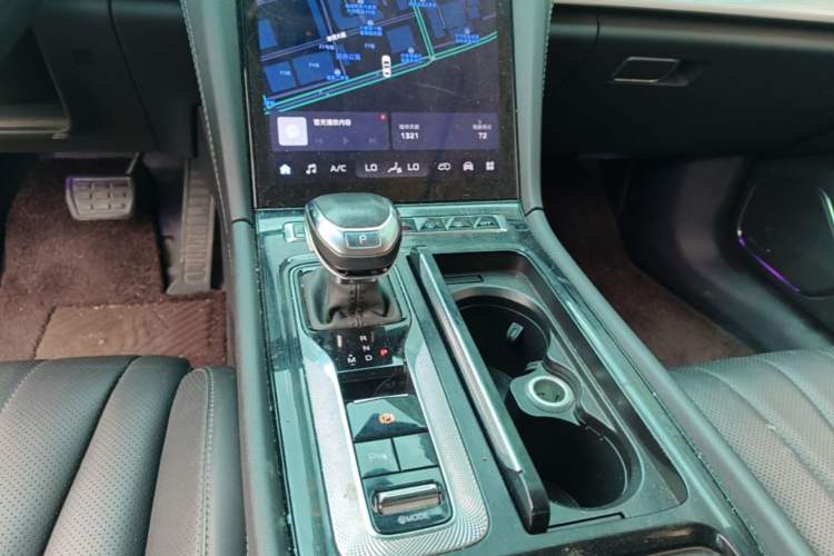 Used Hongqi H5 2023 2.0T Automatic Smart Connect Flagship Edition Gear Lever