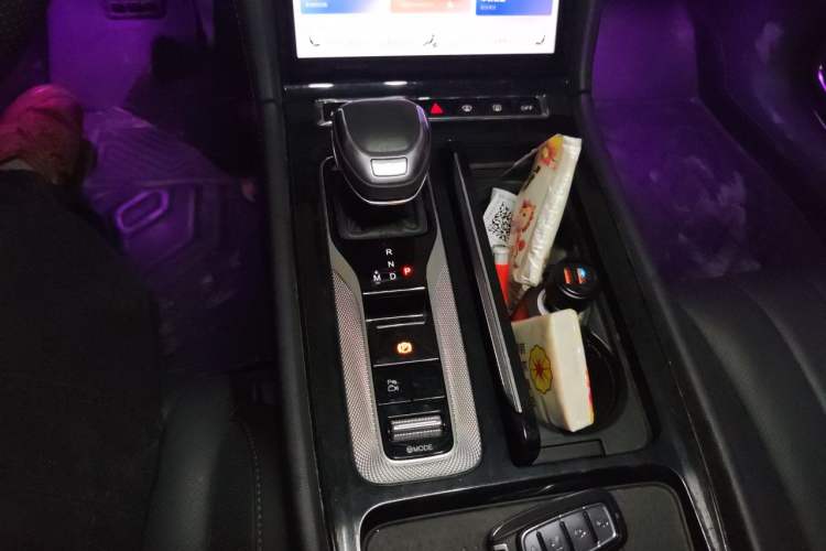 Used Hongqi H5 2023 2.0T Automatic Smart Connect Flagship Edition Gear Lever