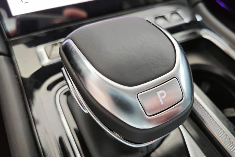 Used Hongqi H5 2023 2.0T Automatic Smart Connect Flagship Edition Gear Lever