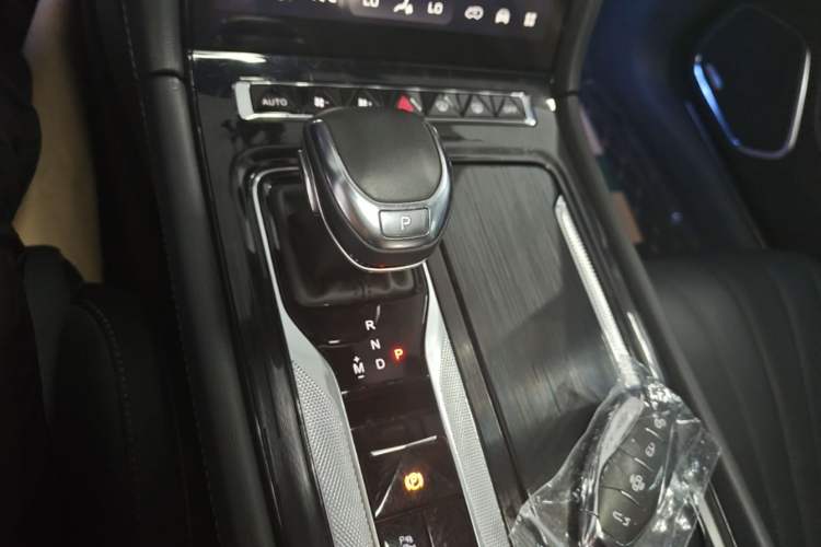 Used Hongqi H5 2023 2.0T Automatic Smart Connect Flagship Edition Gear Lever