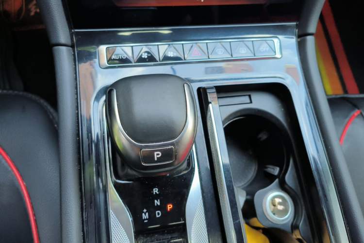 Used Hongqi H5 2023 1.5T DCT Smart Connect Flagship Edition Gear Lever