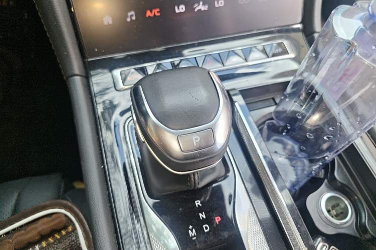 Used Hongqi H5 2023 1.5T DCT Smart Connect Flagship Edition Gear Lever