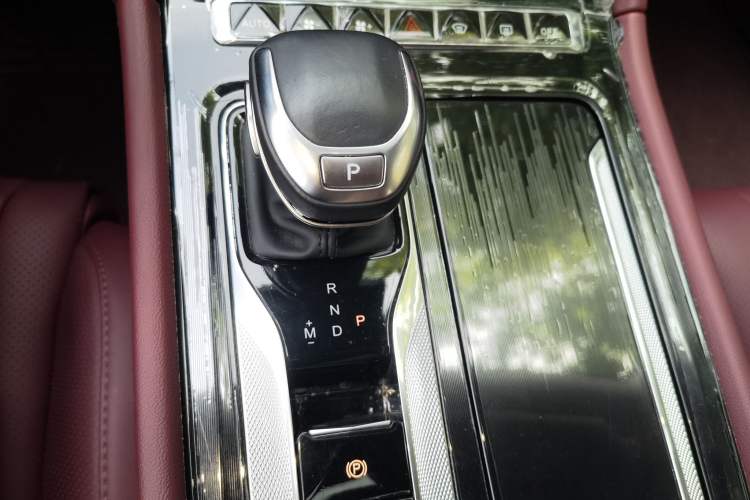 Used Hongqi H5 2023 1.5T DCT Smart Connect Flagship Edition Gear Lever