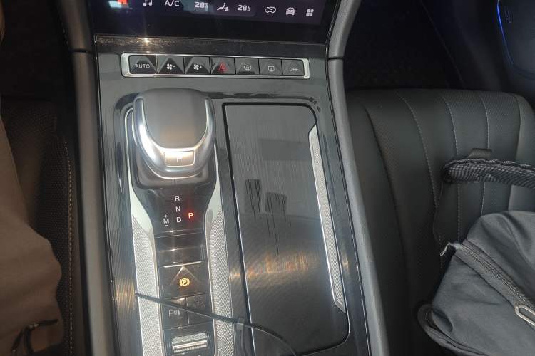Used Hongqi H5 2023 2.0T Automatic Smart Connect Flagship Edition Gear Lever