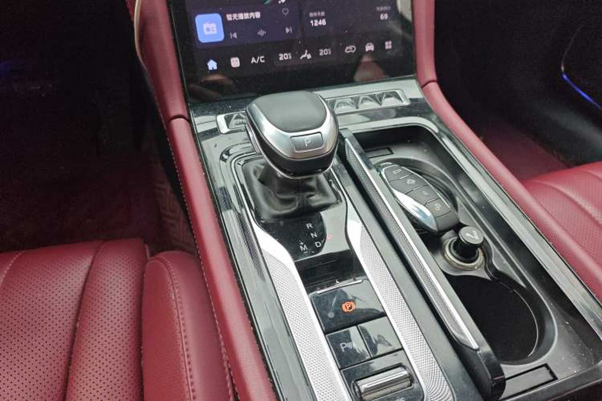Used Hongqi H5 2023 2.0T Automatic Smart Connect Flagship Edition Gear Lever