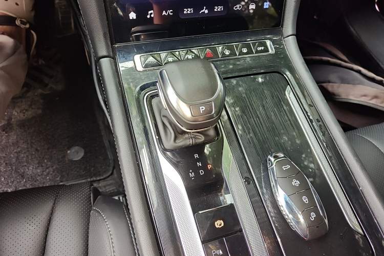 Used Hongqi H5 2023 2.0T Automatic Smart Connect Flagship Edition Gear Lever