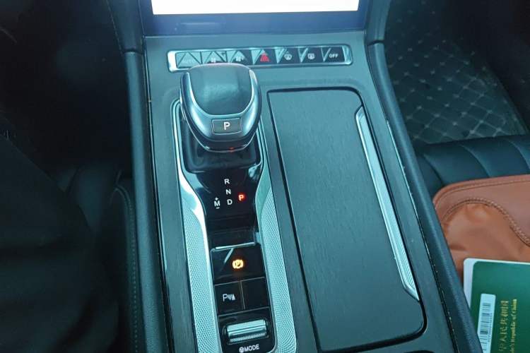 Used Hongqi H5 2023 2.0T Automatic Smart Connect Flagship Edition Gear Lever