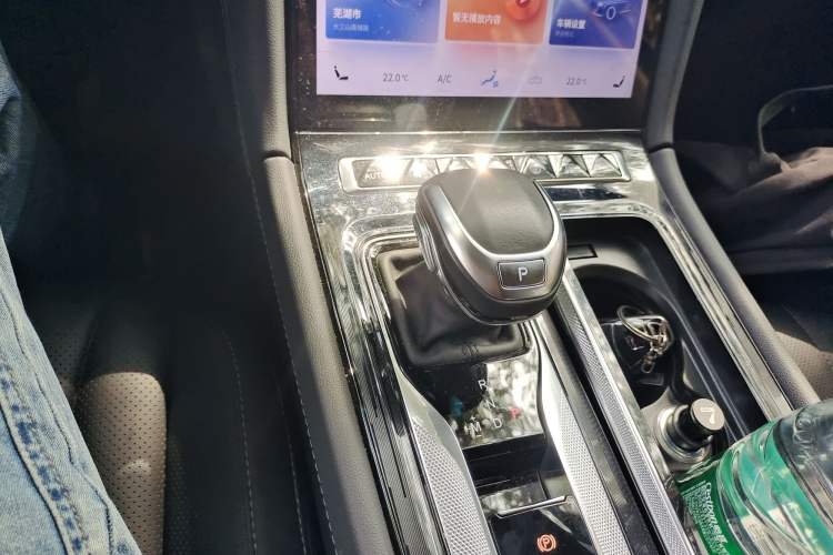 Used Hongqi H5 2023 2.0T Automatic Smart Connect Flagship Edition Gear Lever