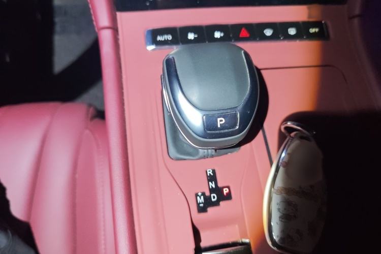 Used Hongqi H5 2023 2.0T Automatic Smart Connect Flagship Edition Gear Lever