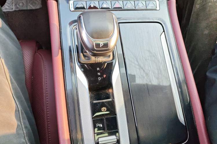Used Hongqi H5 2023 1.5T HEV Smart Connect Flagship Edition Gear Lever