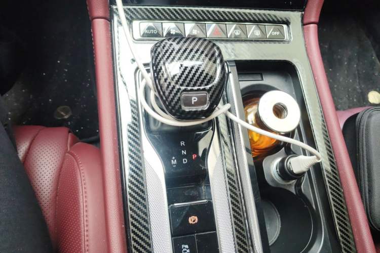 Used Hongqi H5 2023 2.0T Automatic Smart Connect Flagship Edition Gear Lever