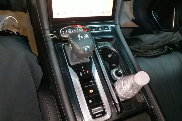 Used Hongqi H5 2023 2.0T Automatic Smart Connect Flagship Edition Gear Lever