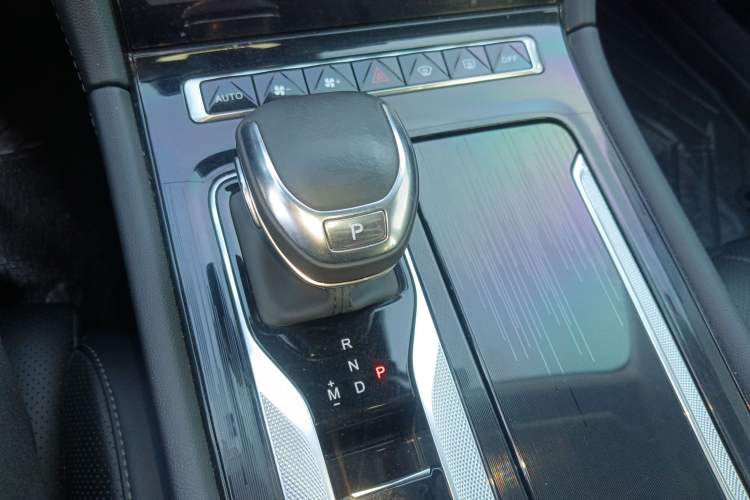 Used Hongqi H5 2023 2.0T Automatic Smart Connect Flagship Edition Gear Lever