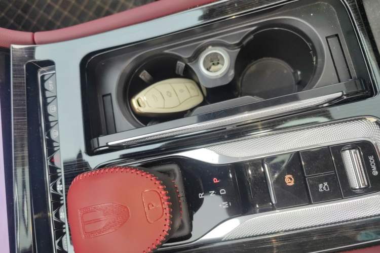 Used Hongqi H5 2023 2.0T Automatic Smart Connect Flagship Edition Gear Lever