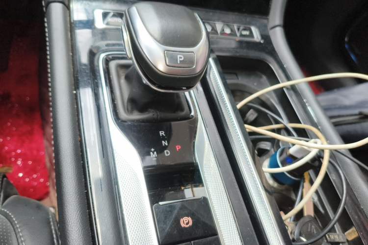 Used Hongqi H5 2023 2.0T Automatic Smart Connect Flagship Edition Gear Lever