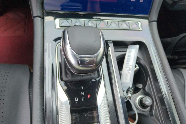Used Hongqi H5 2023 2.0T Automatic Smart Connect Flagship Edition Gear Lever