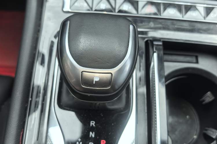 Used Hongqi H5 2023 2.0T Automatic Smart Connect Flagship Edition Gear Lever