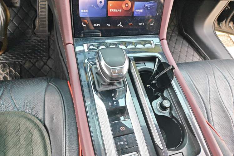 Used Hongqi H5 2023 2.0T Automatic Smart Connect Flagship Edition Gear Lever