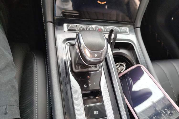 Used Hongqi H5 2023 2.0T Automatic Smart Connect Flagship Edition Gear Lever