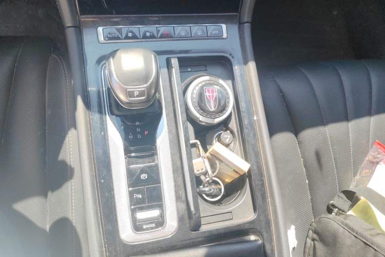 Used Hongqi H5 2023 2.0T Automatic Smart Connect Flagship Edition Gear Lever