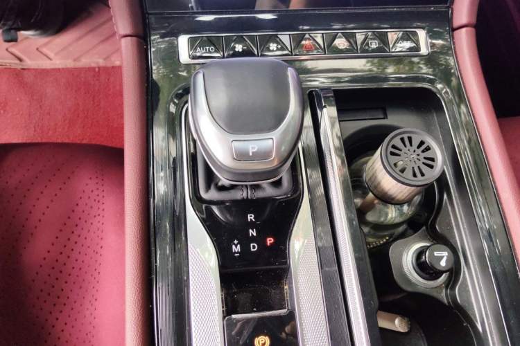 Used Hongqi H5 2023 2.0T Automatic Smart Connect Flagship Edition Gear Lever