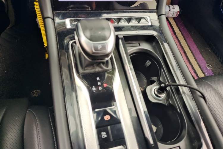 Used Hongqi H5 2023 2.0T Automatic Smart Connect Flagship Edition Gear Lever
