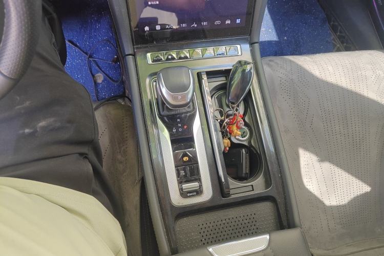 Used Hongqi H5 2023 2.0T Automatic Smart Connect Flagship Edition Gear Lever
