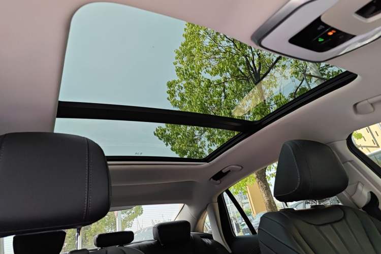 Used Hongqi H5 2023 2.0T Automatic Smart Connect Flagship Edition Headliner