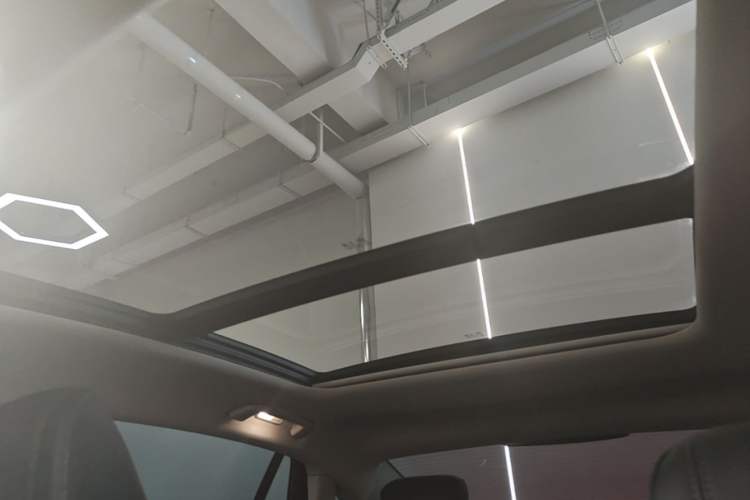 Used Hongqi H5 2023 2.0T Automatic Smart Connect Flagship Edition Headliner