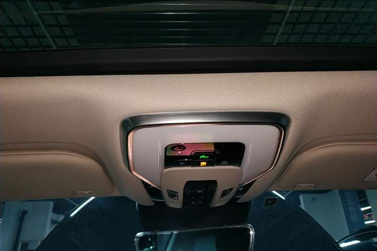 Used Hongqi H5 2023 2.0T Automatic Smart Connect Flagship Edition Headliner