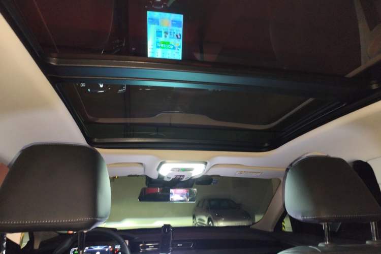 Used Hongqi H5 2023 2.0T Automatic Smart Connect Flagship Edition Headliner
