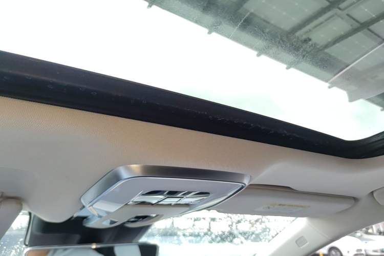 Used Hongqi H5 2023 2.0T Automatic Smart Connect Flagship Edition Headliner
