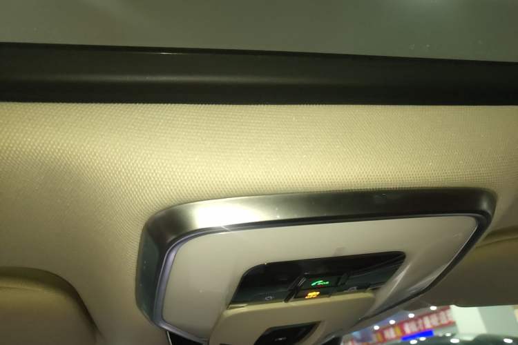 Used Hongqi H5 2023 2.0T Automatic Smart Connect Flagship Edition Headliner