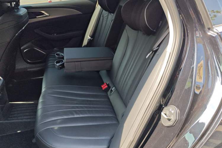 Used Hongqi H5 2023 2.0T Automatic Smart Connect Flagship Edition Interior 4