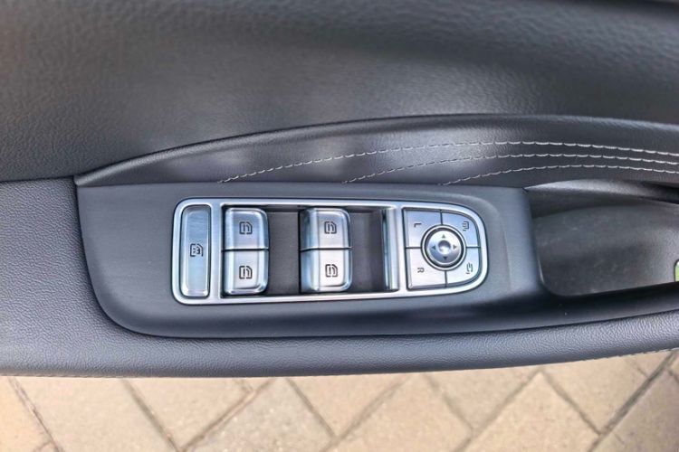 Used Hongqi H5 2023 2.0T Automatic Smart Connect Flagship Edition Interior 6