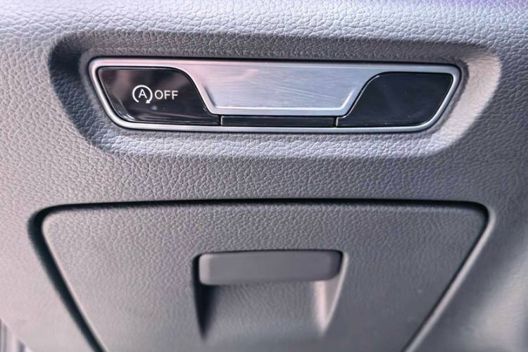 Used Hongqi H5 2023 2.0T Automatic Smart Connect Flagship Edition Interior 7