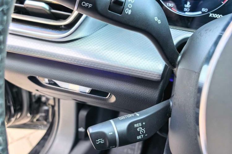 Used Hongqi H5 2023 2.0T Automatic Smart Connect Flagship Edition Interior 8