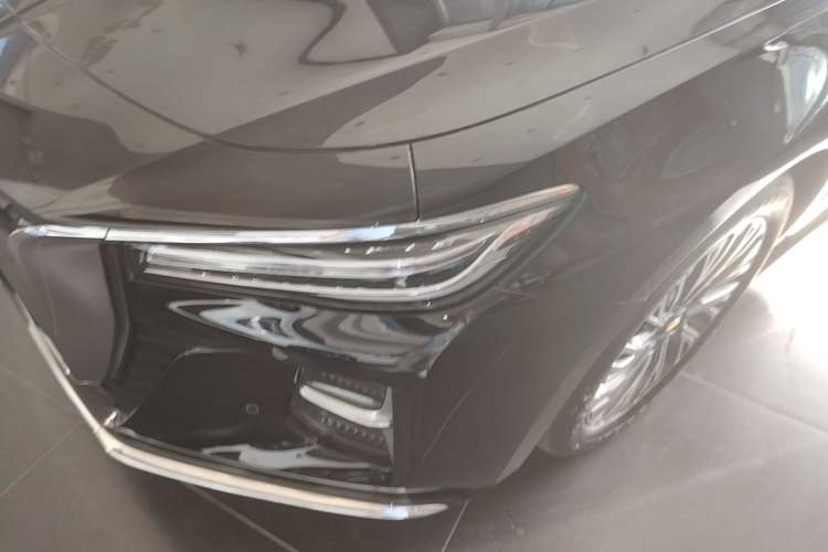 Used Hongqi H5 2023 2.0T Automatic Smart Connect Flagship Edition Left Front Headlight