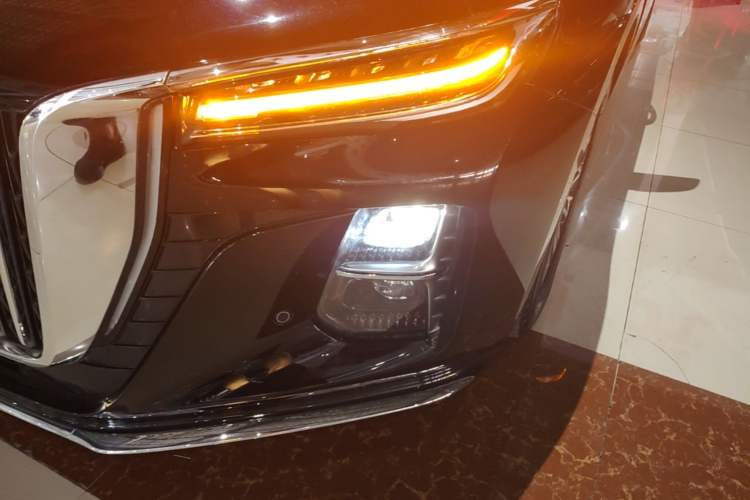 Used Hongqi H5 2023 2.0T Automatic Smart Connect Flagship Edition Left Front Headlight