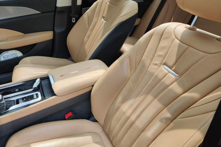 Used Hongqi H5 2023 2.0T Automatic Smart Connect Flagship Edition Left Front Seat