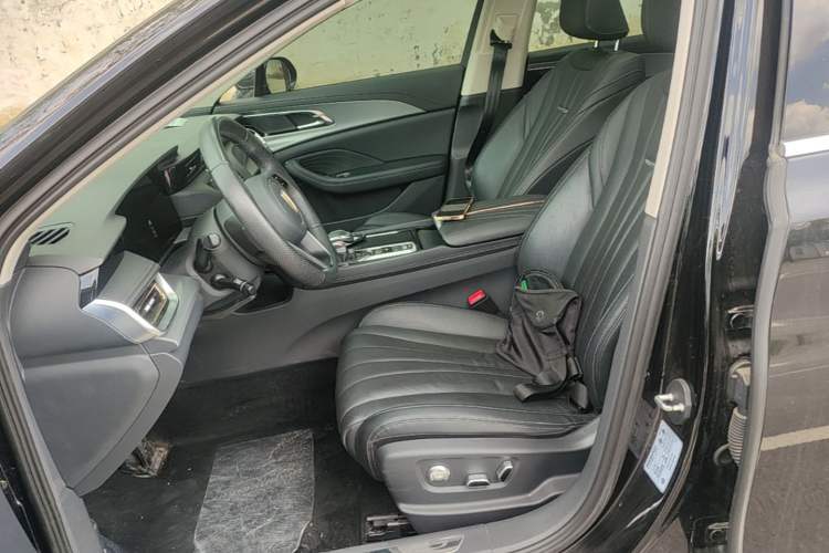 Used Hongqi H5 2023 2.0T Automatic Smart Connect Flagship Edition Left Front Seat