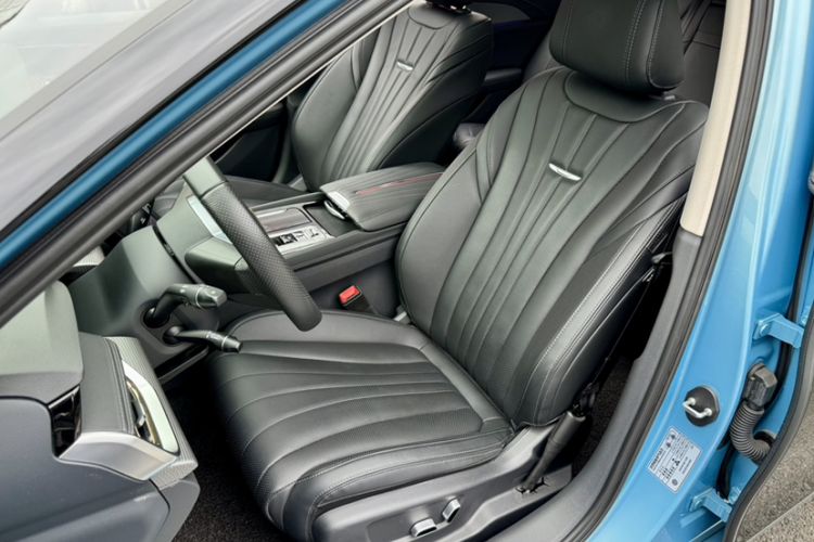 Used Hongqi H5 2023 2.0T Automatic Smart Connect Flagship Edition Left Front Seat