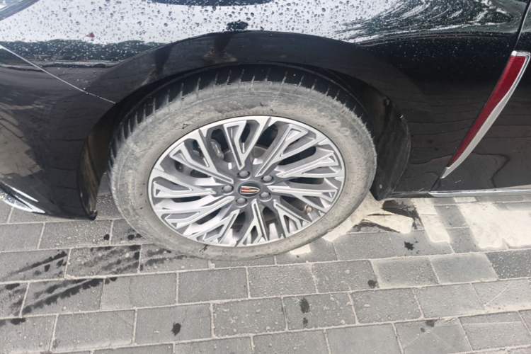 Used Hongqi H5 2023 2.0T Automatic Smart Connect Flagship Edition Left Front Wheel Hub