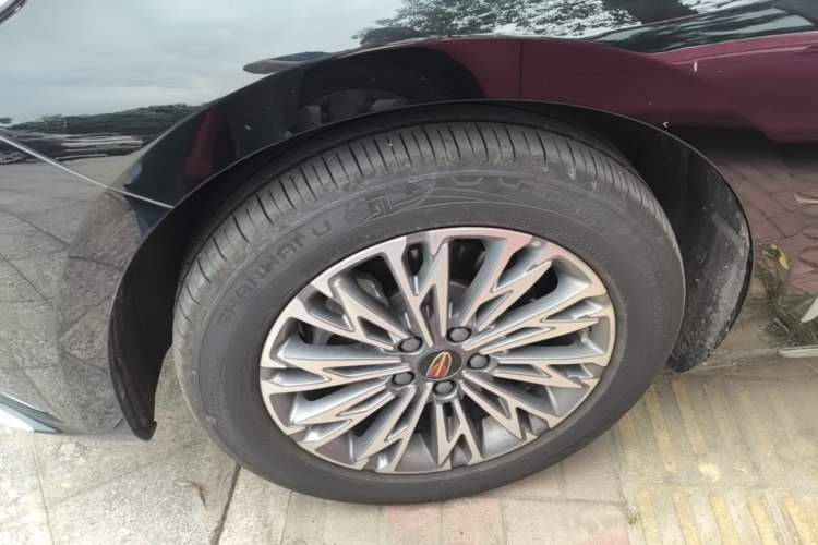 Used Hongqi H5 2023 2.0T Automatic Smart Connect Flagship Edition Left Front Wheel Hub